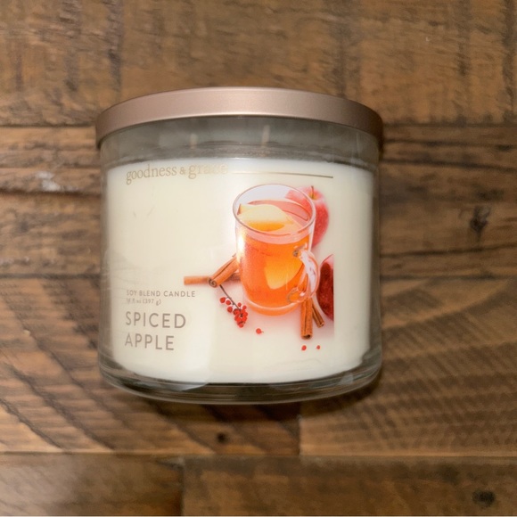goodness & grace Spiced Apple Candle - Picture 1 of 7